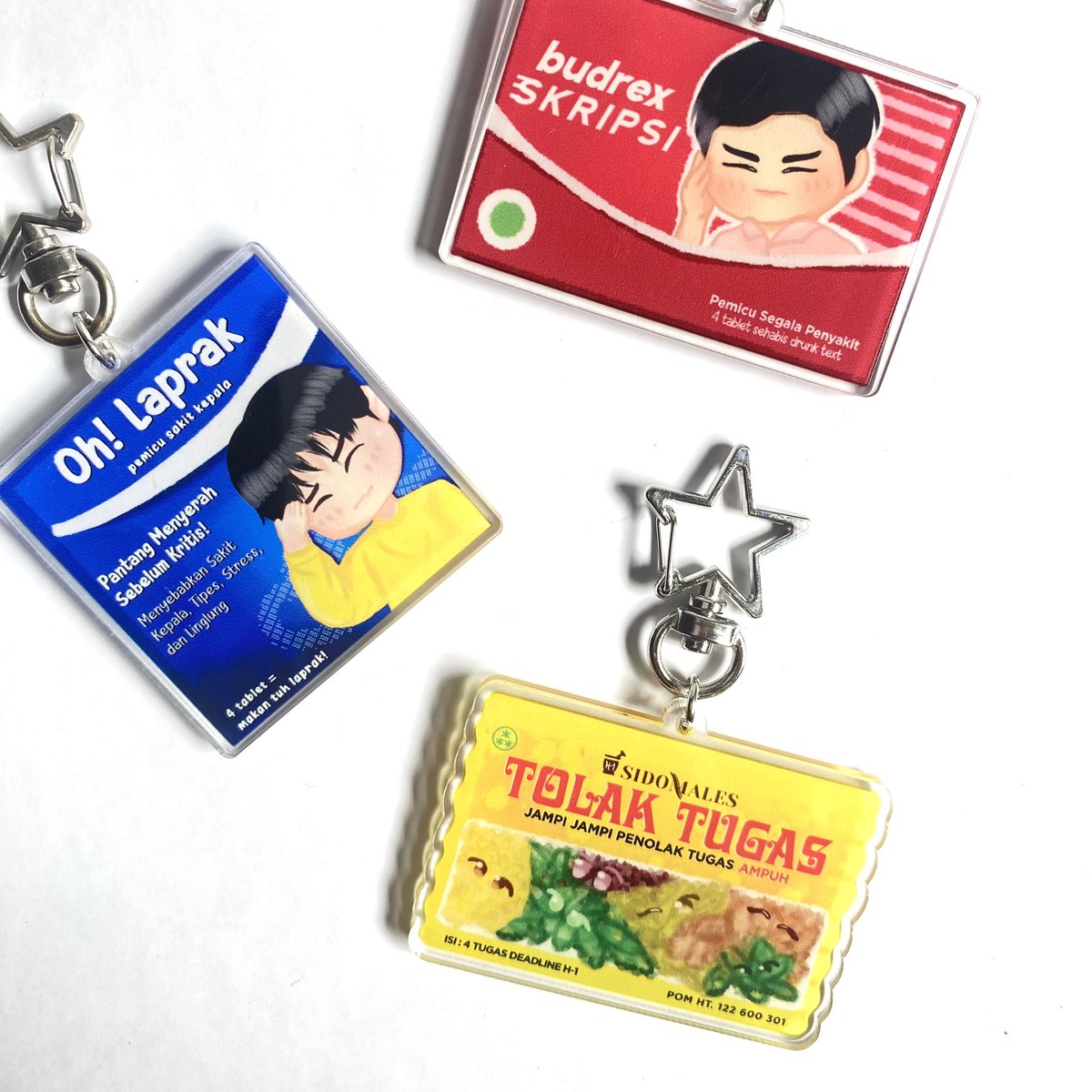 STUDiOAYiE's tweet photo. 💬 . . rt and like are appreciated <3

open pre-order keychain 

(🛋️) date 2 - 12 maret 2026
(✉️) price 20.000 | dp 15.000
. . . exc adm shopee and packing

(Ⓜ️) : https://t.co/RM2oGzSAoB

if you have any questions, feel free to DM yaa maniezt 🫰🏻🌹 https://t.co/2CIak1Ga8E