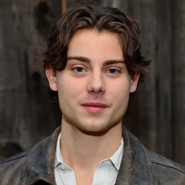 ClowninACornBR's tweet image. Carson MacCormac revela o que mais ouviu do público após as primeiras exibições de "Clown in a Cornfield":

“Todo mundo amou o beijo. Todo mundo mesmo! E o Vinnie é o melhor, então que as pessoas continuem amando isso [risos].”