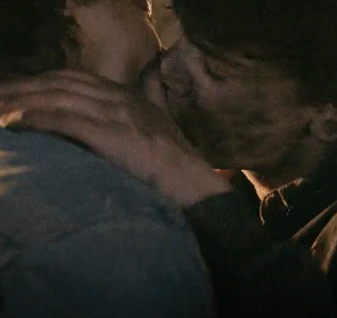 ClowninACornBR's tweet image. Carson MacCormac revela o que mais ouviu do público após as primeiras exibições de "Clown in a Cornfield":

“Todo mundo amou o beijo. Todo mundo mesmo! E o Vinnie é o melhor, então que as pessoas continuem amando isso [risos].”