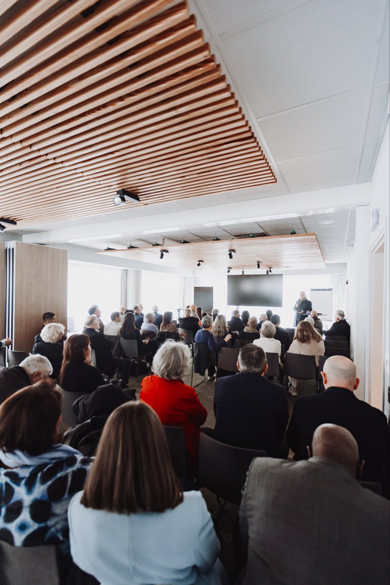 Un mandat ne repose jamais sur une seule personne.

Il repose sur des femmes et des hommes d’expérience, aux parcours complémentaires, unis par une même exigence : servir Montpellier avec compétence et responsabilité.

Économie, sécurité, mobilité, gestion des finances