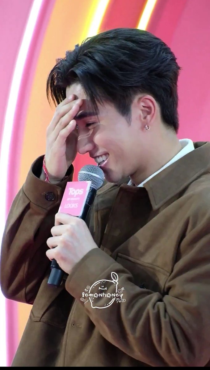 So cute, he is really shy, and his ears are red. hahaha～ 

PERTH WITH PANTENE AT TOPS
#PanteneTreatmentxPerth