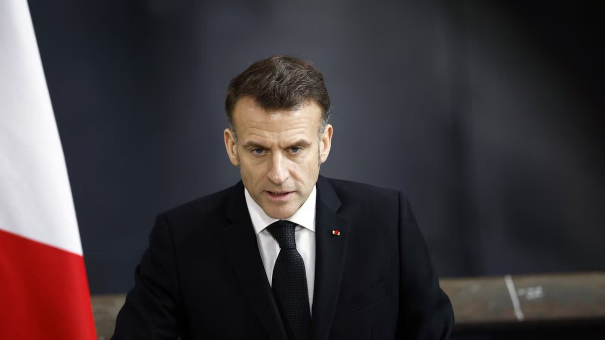 visegrad24's tweet photo. BREAKING:

"To be free, we must be fearsome": Macron orders to increase France's nuclear arsenal 

"I have ordered that we increase the number of nuclear warheads in our arsenal. We will no longer communicate on the figures regarding our nuclear arsenal," said Macron.

🇫🇷 https://t.co/RRjvXPessT