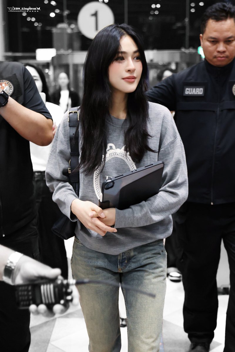 Con_Lingorm's tweet photo. Cool

LINGORM TAKEOFF TO DIORAW26
#LingOrmDiorAW26APTLook
#linglingkwong #PFW 
#Dior #DiorAW26 
@linglingsirilak @Dior https://t.co/kiufrPFiui