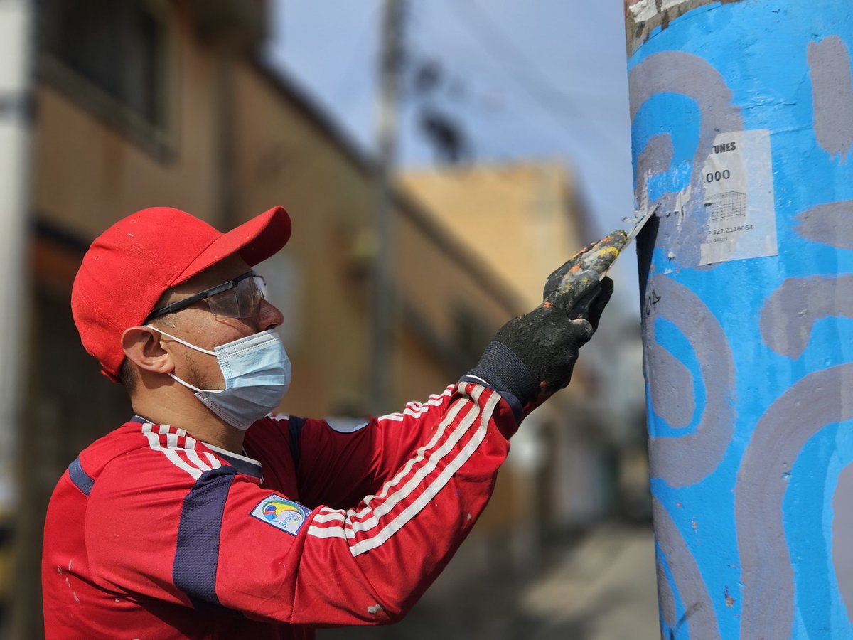 MiEspacioesBog's tweet image. #AquíSíPasa que atendemos el llamado de la comunidad de Ciudad Bolívar 👥📢

La @Bogota a través de la #Transformacción está revitalizando con limpieza, retiro de publicidad, recolección de residuos y pintura el parque Las Palomas Alameda Sur 🏡

#MásYMejorEspacioPúblico