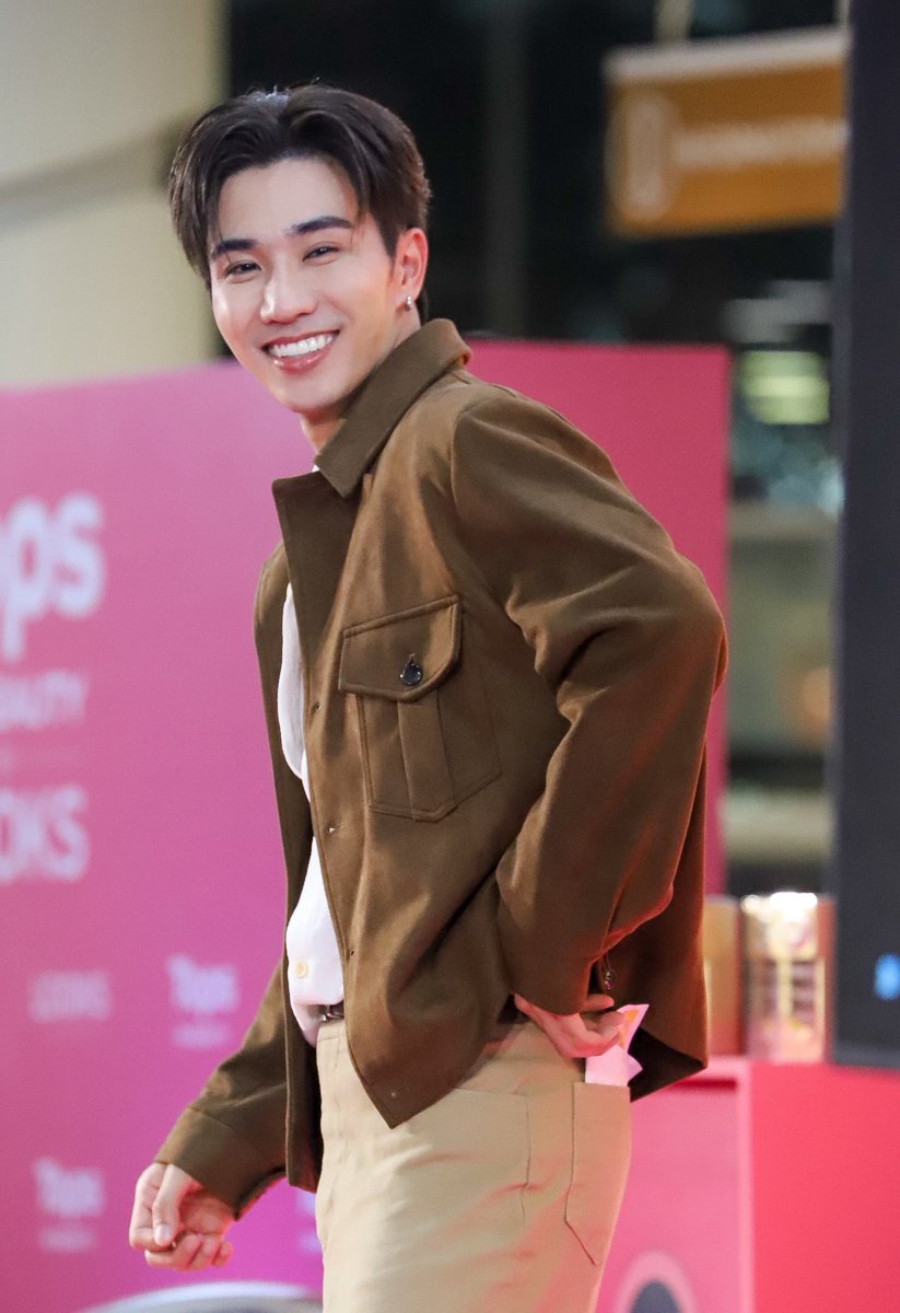 พี่เพิร์ธ โตแล้วหล่อคนนี้ 🥹🖤
ได้มาถ่ายน้องอีก ชื่นใจงับ

PERTH WITH PANTENE AT TOPS

#PanteneTreatmentxPerth
#PerthTanapon