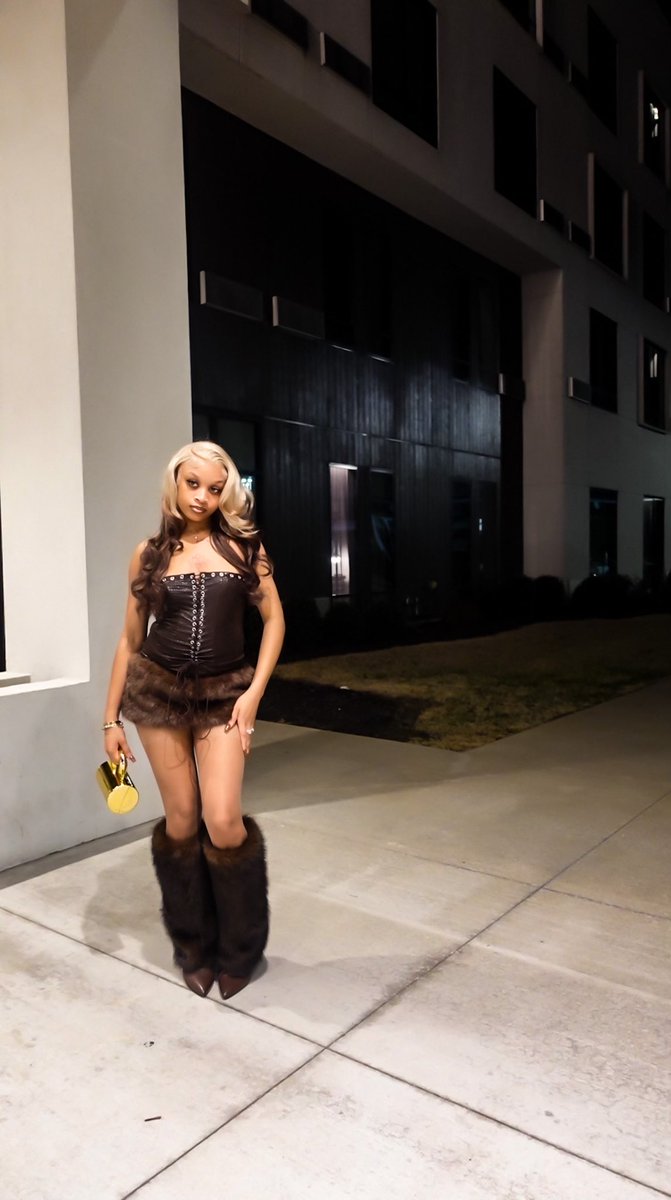 erilynlenelle's tweet photo. Just in case y’all forgot who day it was #3/1 🤎🕯️ https://t.co/wxBaxxubmx