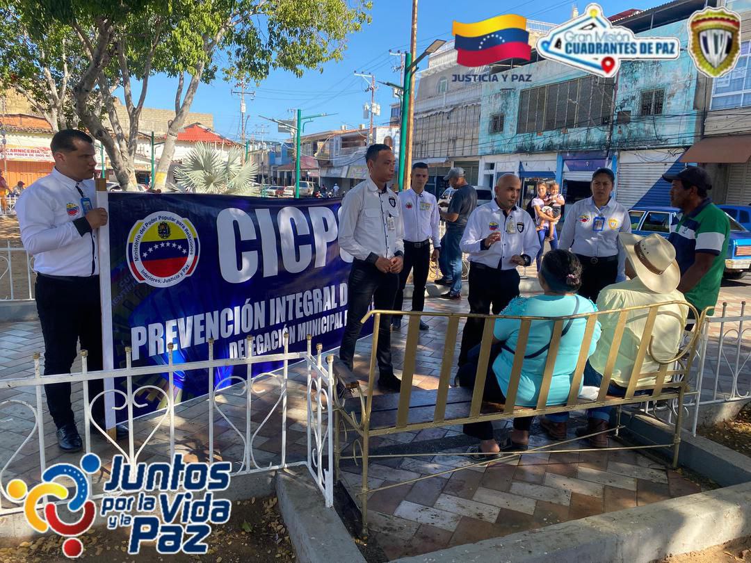 Cicpc294's tweet photo. En el Marco de la Gran Misión Cuadrantes de Paz, vértice 1, Funcionarios adscritos a la Delegación Municipal Puerto Piritu realizaron prevención a los Ciudadanos de la Plaza Bolívar, relacionado a la Prevención sobre los Delitos Informáticos. 

Prevenir es tarea de todos. https://t.co/sWciQSjWIr