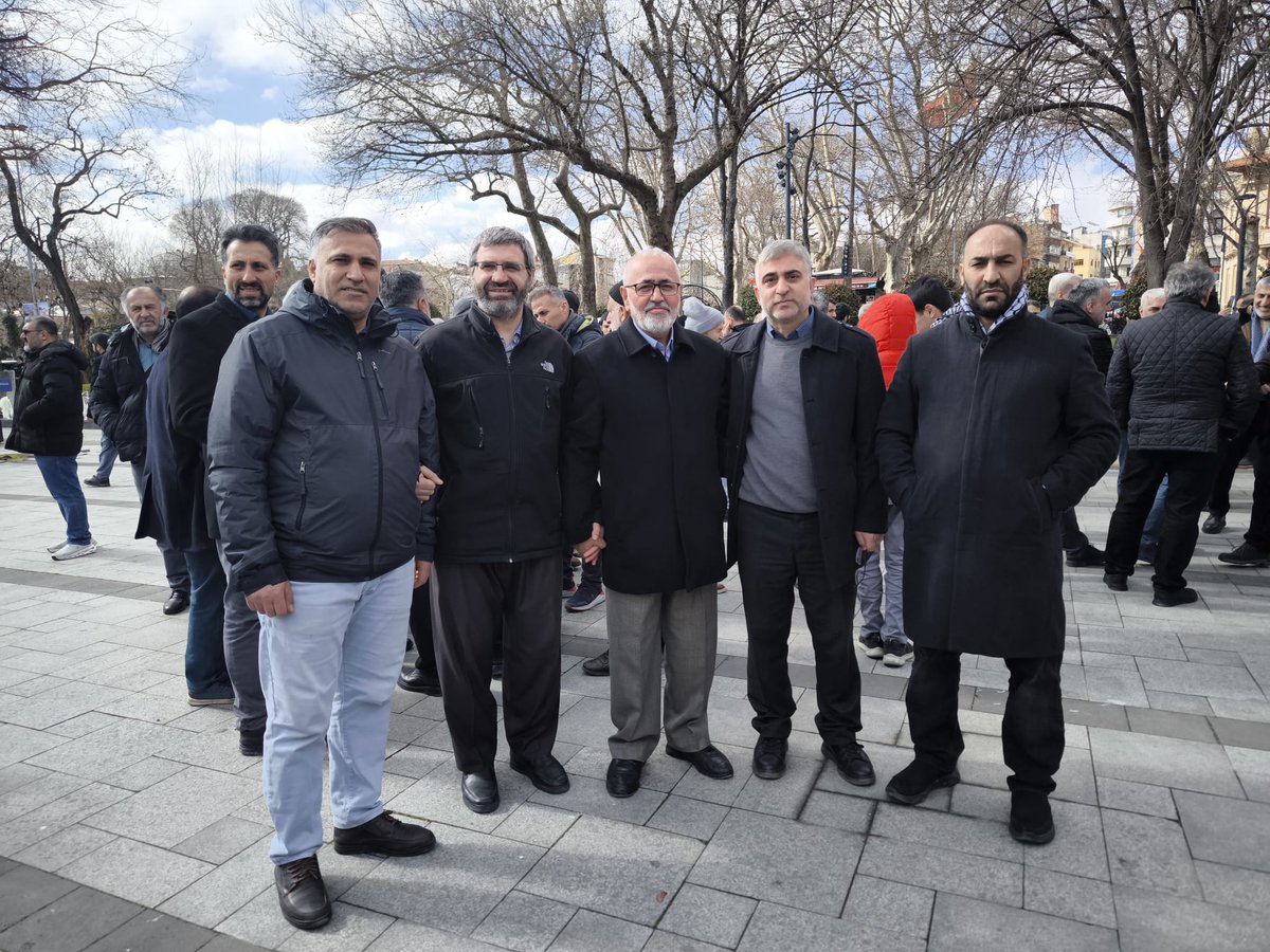 Siyonist işgal rejimi, ABD ve İsrail'in İran’a yönelik saldırılarını tel'in etmek için Saraçhane Parkı’ndaydık!
​Şahit ol ya Rab! Çağın Nemrutlarına ve Firavunlarına karşı safımız net, kardeşliğimiz daimdir. Biz Ümmetçiyiz; ehl-i kıbleyi kardeş biliriz.