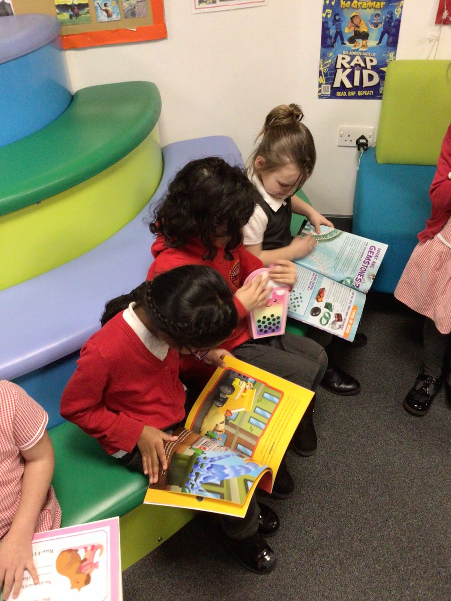 Miss Mitchell Year 1 tweet media