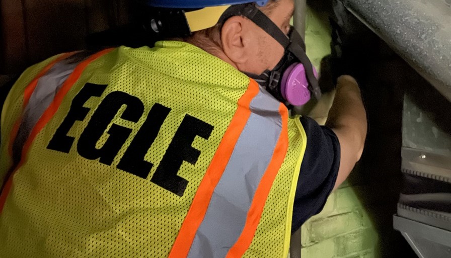 MichiganEGLE's tweet image. Asbestos fees are strengthening protections in Michigan—funding more inspections and helping state find and address more asbestos issues, safeguarding public health. tinyurl.com/mr36tbuc #MIEnvironment