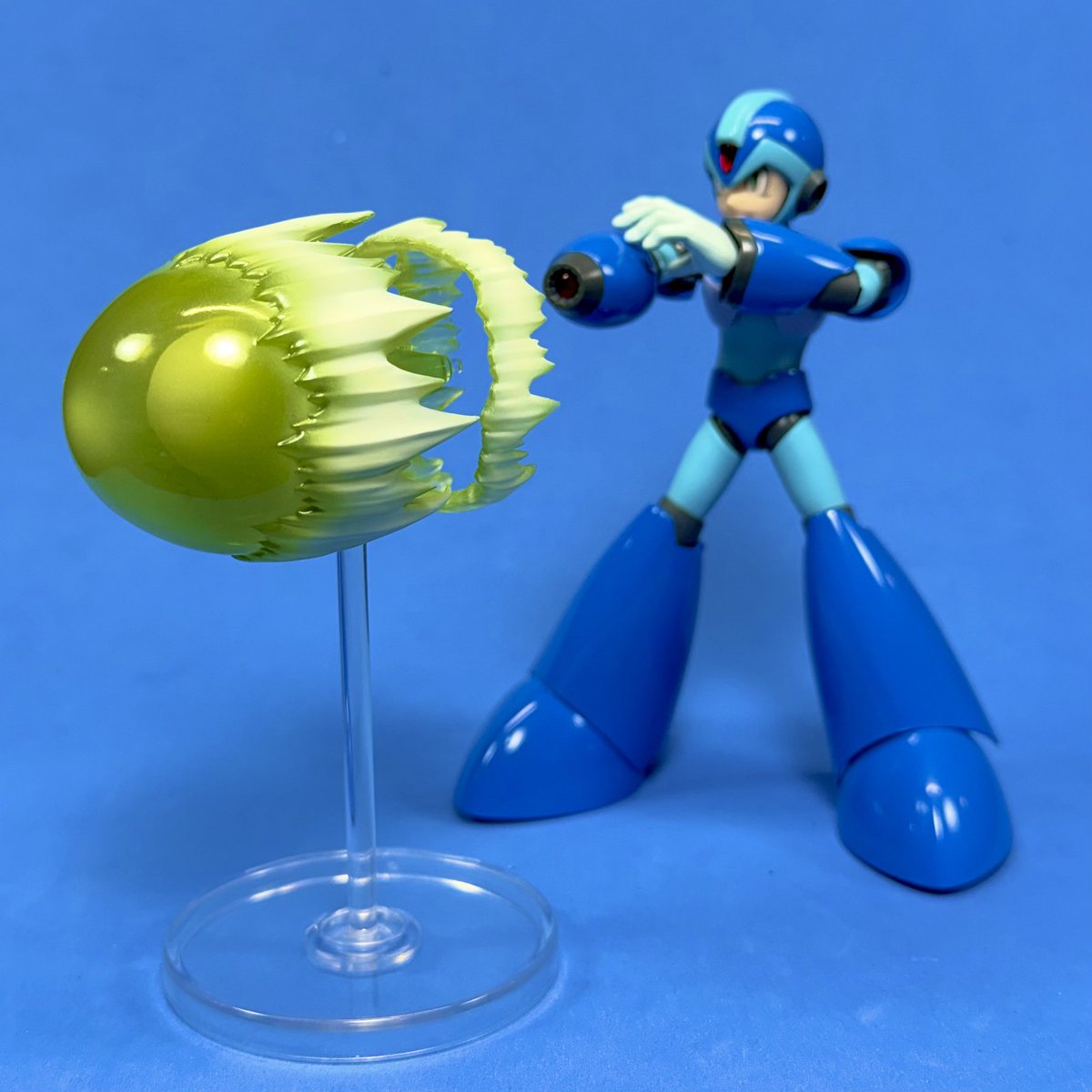 VeebsToys's tweet photo. Happy #MegaManMonday! I have made it well known that when it comes to the Blue Bomber, I am Classic series guy all the way. However, sometimes a figure looks so nice it is hard to resist… this #megamanx figure might be the best from @threezeroHK so far. Now I gotta order Zero. https://t.co/X8YiWRslIW