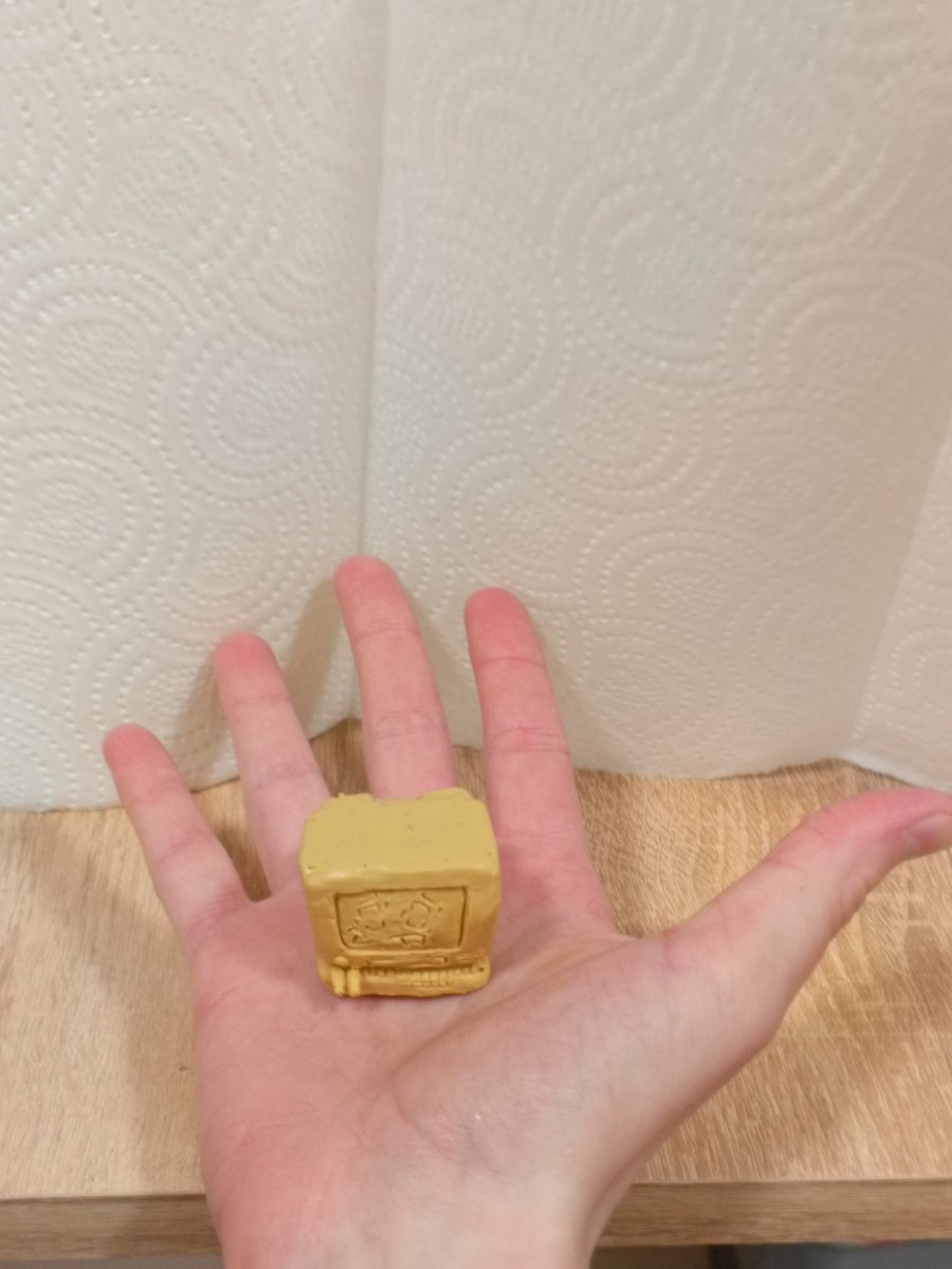 I tried to include every possible small detail. It's a shame they didn't all fit on this little Ace
Interesting fact: Its dimensions are 2.6 cm :3
#aceposting #coreybeepington #fanart