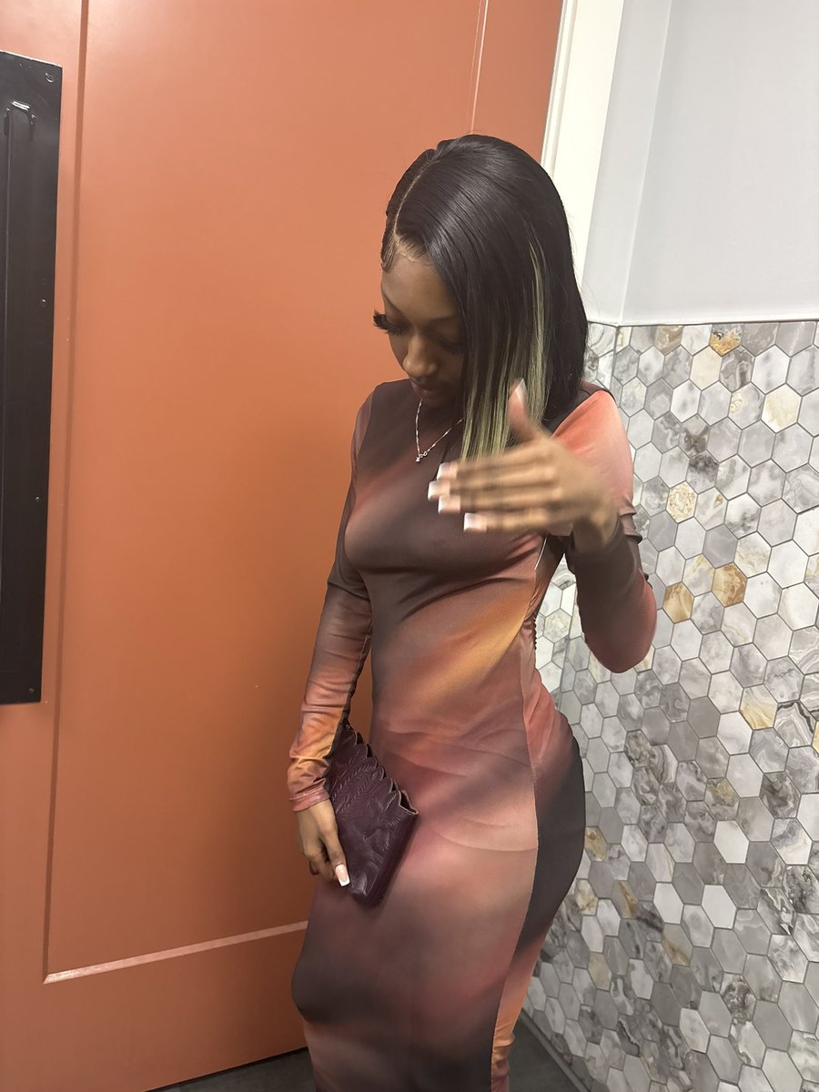 Deonasfiles's tweet photo. had a good time at @citysocial , milwaukee really boring fr tho🙄 https://t.co/1qdTna7RPE