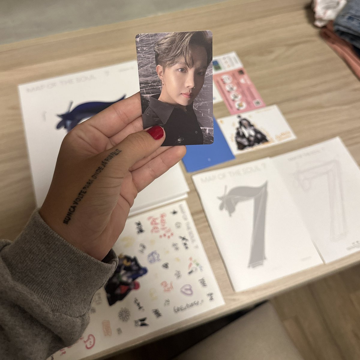 btsbmth's tweet photo. 🤍VENDO ÁLBUM BTS - MAP OF THE SOUL🤍 

- sem avarias 
- hobi card
- guardado no plástico desde a compra 

R$280 - negociável 

caso opte pelo enjoei: https://t.co/9ZzBywQRtj

#bts #btsvenda #btsalbum #army https://t.co/dEXG0olu3S