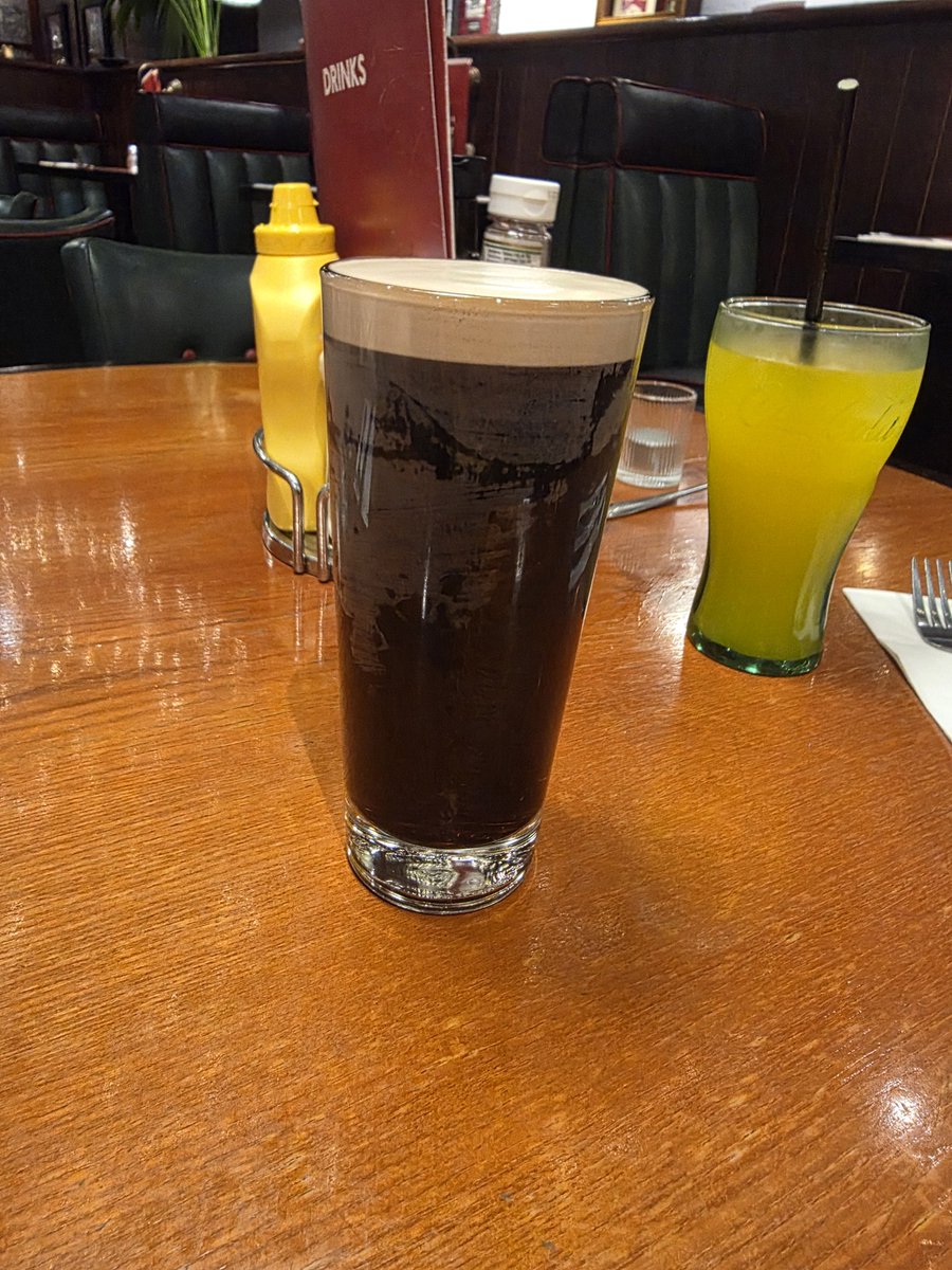 keithm4148's tweet image. It took me to go to Edinburgh but it finally happened to me. Got a Guinness in this pint glass 😭 a massive crime committed! #ShitGuinness