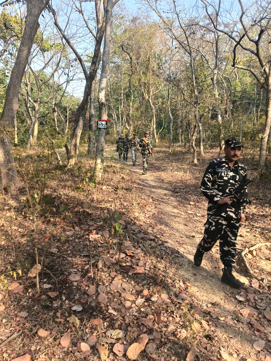 9BnSSB_INDIA's tweet photo. सीमावर्ती क्षेत्र में जवानों द्वारा नियमित गश्त कर क्षेत्र की सुरक्षा व्यवस्था को सुदृढ़ किया जा रहा है।
 सतत निगरानी से सुरक्षित सीमा।
#SSB_INDIA
#SSBFTRLUCKNOW
#SSBSHQGKP
#SeemaSuraksha
#BorderPatrolling
#AlertForce
#NationFirst
#SecurityDuty
#VigilantForce
#StrongBorders https://t.co/OPa9nKUwOa