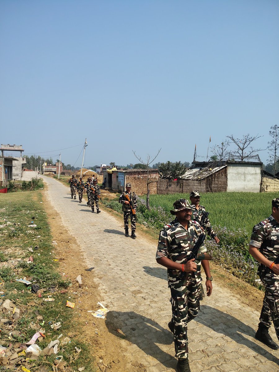9BnSSB_INDIA's tweet photo. सीमावर्ती क्षेत्र में जवानों द्वारा नियमित गश्त कर क्षेत्र की सुरक्षा व्यवस्था को सुदृढ़ किया जा रहा है।
 सतत निगरानी से सुरक्षित सीमा।
#SSB_INDIA
#SSBFTRLUCKNOW
#SSBSHQGKP
#SeemaSuraksha
#BorderPatrolling
#AlertForce
#NationFirst
#SecurityDuty
#VigilantForce
#StrongBorders https://t.co/OPa9nKUwOa