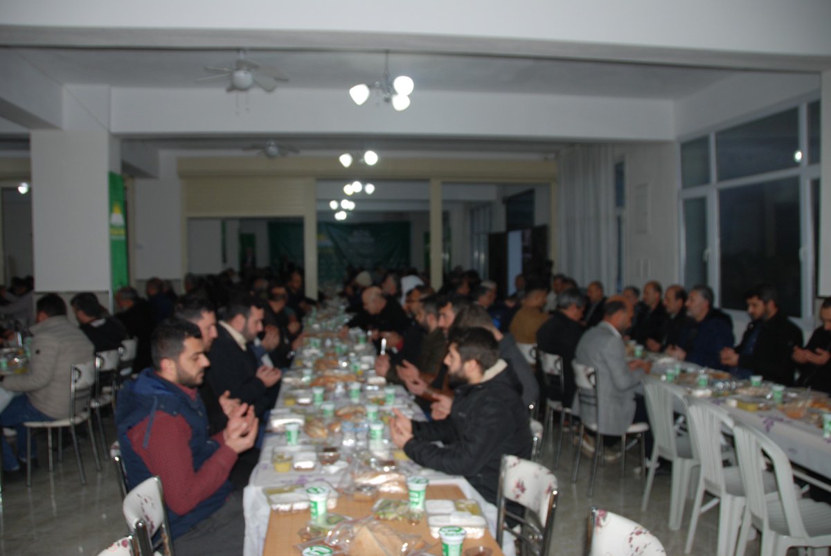 Genel Başkanımız Sayın Zekeriya Yapıcıoğlu, İzmir’de iftar programında üyelerimizle bir araya geldi. Genel Başkanımız, güncel konularla ilgili olarak üyelerimizi bilgilendirdi.