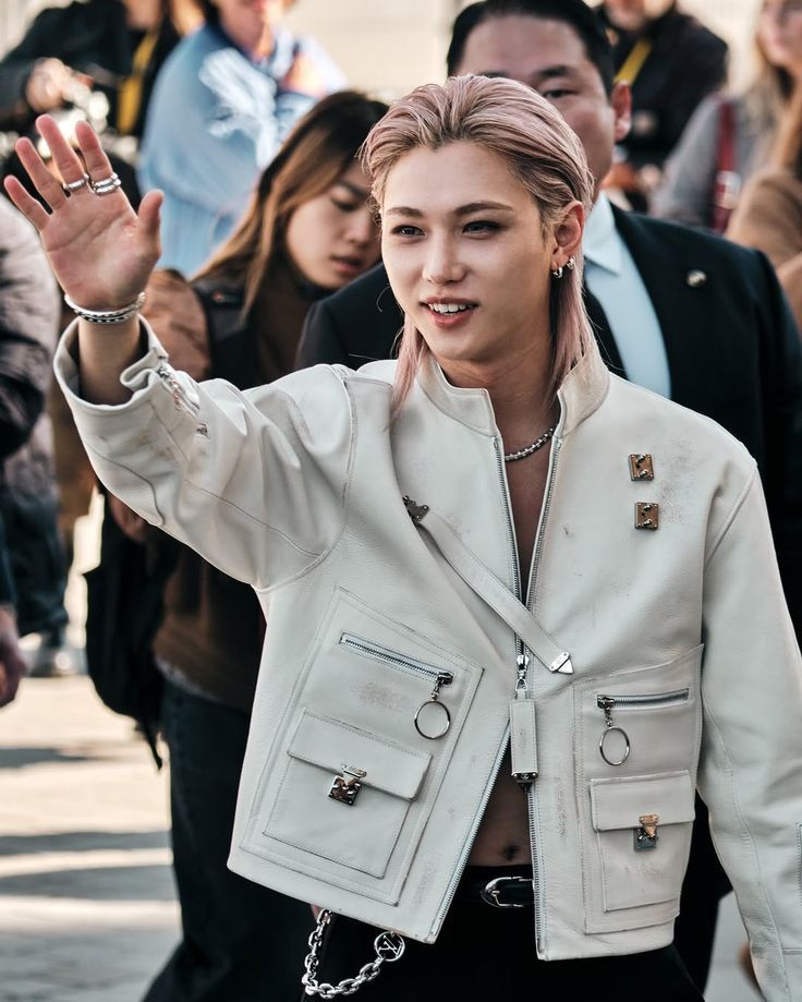 FLXCentral's tweet photo. 🌐 " FELIX FASHION TRAILBLAZER " is trending #36 Worldwide 🔥 keep using the tags in all your posts

✅ Reply/QRT : 10 songs + 10 items + 10 names
✅ RT ALL replies/posts w tags🔁

FELIX FASHION TRAILBLAZER
#FELIXxLouisVuittonPFW #FELIX 
@LouisVuitton https://t.co/GV2GSshIOo