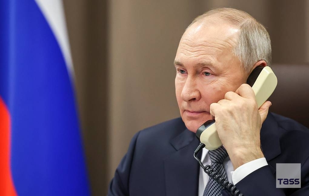 Russia is ready to use all opportunities to stabilize the situation in the Middle East, Russian President Vladimir Putin said in a telephone conversation with King of Bahrain Hamad bin Isai Al Khalifa in the context of the US-Israeli attack on Iran:
vk.cc/cUZigR