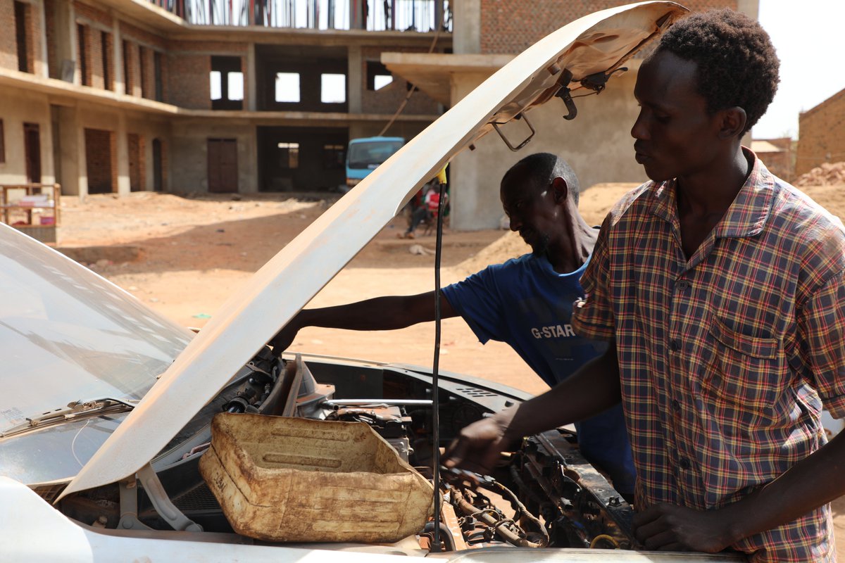 UnescoJuba's tweet photo. “Don’t give up. Keep looking towards the future and working towards your dreams.”

In Wau, TVET graduates are building livelihoods and training others. 🔨

With support from @Sida, @UNESCO has trained 5,000+ women and men across South Sudan. 🇸🇸

🔗https://t.co/EaVam94FT7 https://t.co/zqMvKPNjhN