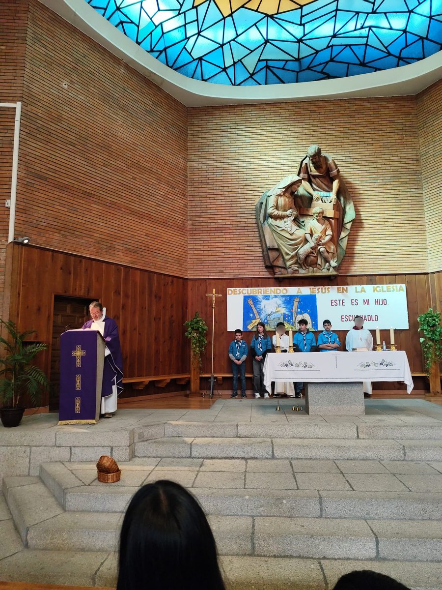 SagradaAvila's tweet photo. Ayer los hermanos de nuestro querido grupo @ScoutSanAntonio de nuestra Parroquia, estuvieron presentes a las 11:30h, en la Eucaristía de los niños. Una jornada muy especial, en la que dieron a conocer su magnífica labor. ¡Muchas gracias! #Ávila #SomosUnaFamilia https://t.co/h4LuQxraG1