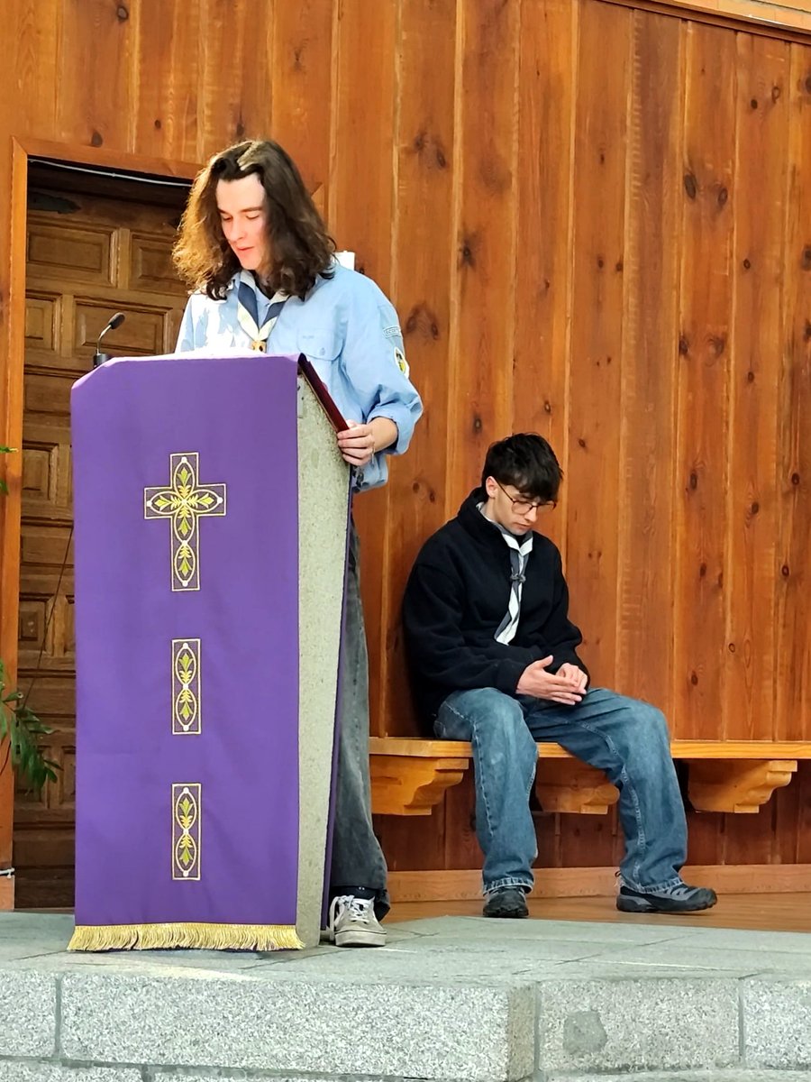 SagradaAvila's tweet photo. Ayer los hermanos de nuestro querido grupo @ScoutSanAntonio de nuestra Parroquia, estuvieron presentes a las 11:30h, en la Eucaristía de los niños. Una jornada muy especial, en la que dieron a conocer su magnífica labor. ¡Muchas gracias! #Ávila #SomosUnaFamilia https://t.co/h4LuQxraG1