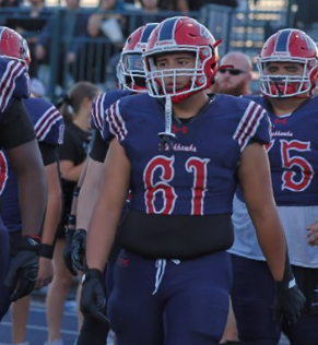 🎥MOVIE MONDAY🎥

🏈Alex Soto

✅ 6'1", can play guard and center.  High Football IQ and a great student. Athletic OL!

hudl.com/video/3/226819…