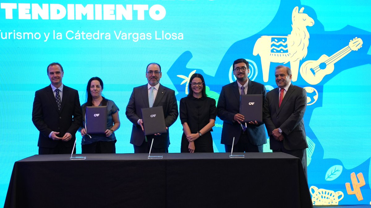 AgendaCAF's tweet photo. 🇵🇪 Este lunes en Lima firmamos un acuerdo con ONU Turismo y la Cátedra Vargas Llosa de la Fundación Internacional para la Libertad para impulsar el turismo literario en América Latina y el Caribe.

“Queremos sumar los recorridos icónicos de la vida y obra de Mario Vargas Llosa a las de otros grandes de la literatura”, afirmó @sergiodigra, presidente ejecutivo de CAF.

Agregó: “Queremos integrar una ruta turística literaria que incluya el legado de Gabriel García Márquez, Pablo Neruda, Gabriela Mistral, Miguel Ángel Asturias y Octavio Paz, sumados a otros gigantes como Borges, Cortázar o Benedetti”.

Raúl Tola (@eldiarionegro), director de la Cátedra Vargas Llosa, señaló: “Queremos que este sea el inicio de nuestra relación con CAF y el comienzo de actividades en el Perú que estén a la altura de Mario Vargas Llosa”.

El objetivo del acuerdo es llevar la obra y el legado de Mario Vargas Llosa a todo el Perú, de la costa a la sierra y la selva, como parte de una estrategia para innovar, capacitar y promover rutas vinculadas a autores de la región.