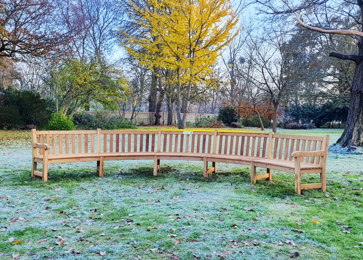 The curved bench we made for Bushy Park in 2023 was installed in memory of Ann Sayer MBE — record-breaking walker, GB rower &amp; community volunteer.

Proud to see it become part of her lasting legacy.

Full story: woodcraftuk.co.uk/news/2026/reme…