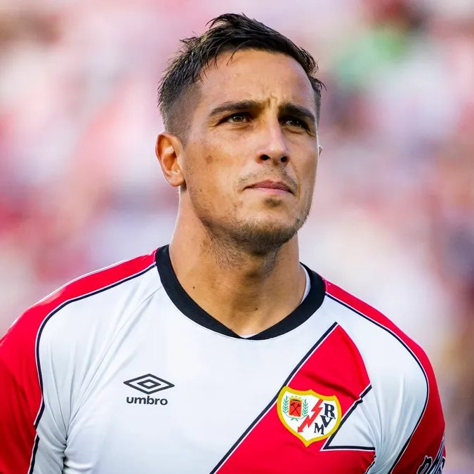 🔚 Óscar Trejo anuncia su salida del Rayo Vallecano

"Me voy en paz, con el orgullo de haberlo dado todo y con la certeza de que este escudo seguirá siendo parte de mi vida y de la de mi familia".

🔗 dsmrq.es/dwto0g 🔗