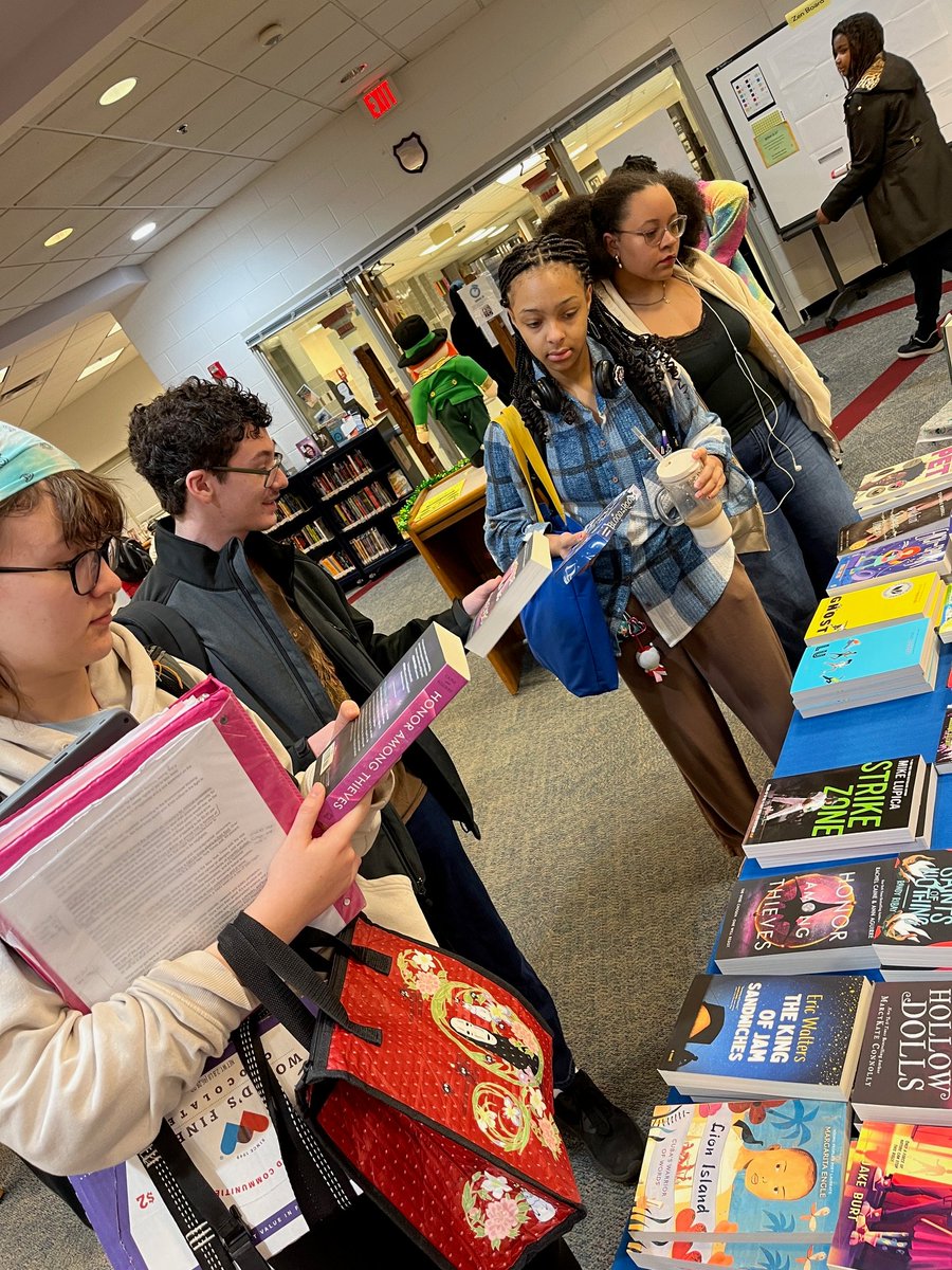 TDHS ReadsEverywhere tweet media