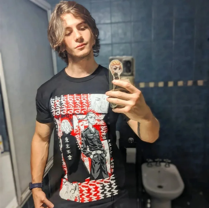 En el Senado hay lugar para todo. Juan María Pagotto, riojano, “casi abogado” porque le “da paja” recibirse, sin antecedentes laborales más allá de algún desfile y fotos de fiesta, terminó como asesor A-1, el rango mejor pago: $3,5 millones al mes.

Cuando estalló el escándalo,