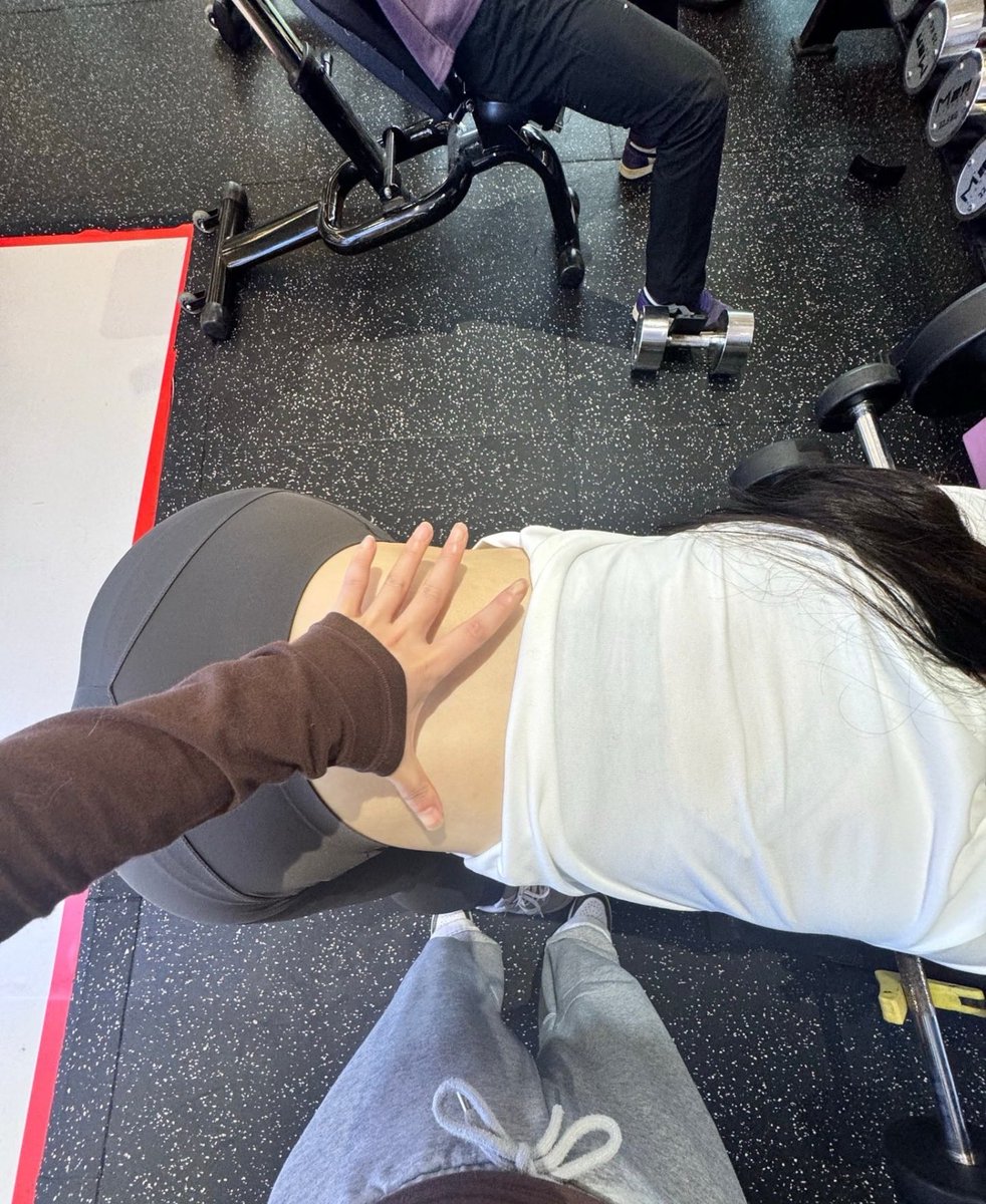 妮可拉岛芭 tweet media