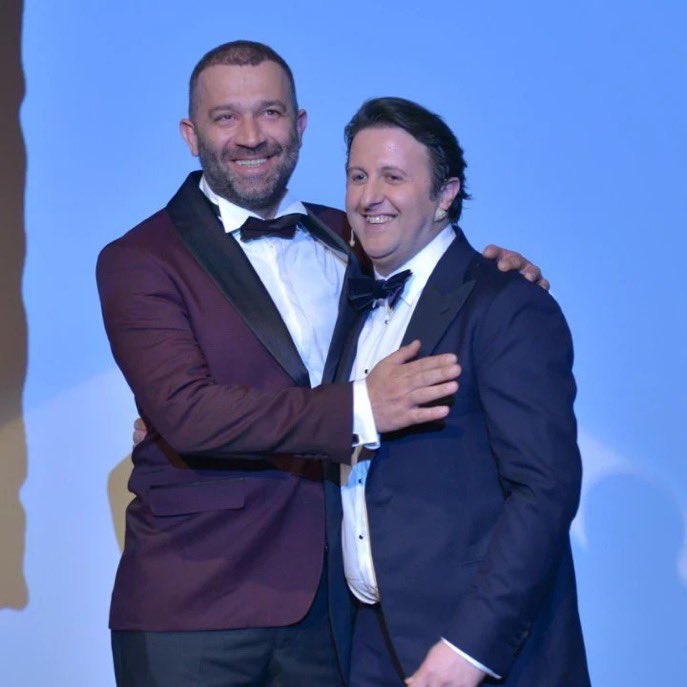 İlker Ayrık ve Şevket Çoruh, tiyatro oyunu sahnelemek için gittikleri Dubai’de mahsur kaldı.