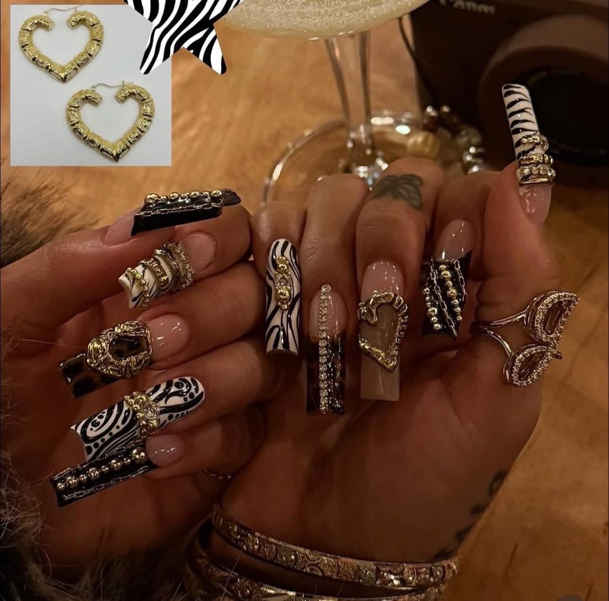 Bella_dee24's tweet photo. Love these nails
#nails #art #blackandwhite https://t.co/BwkOQ1WTPS