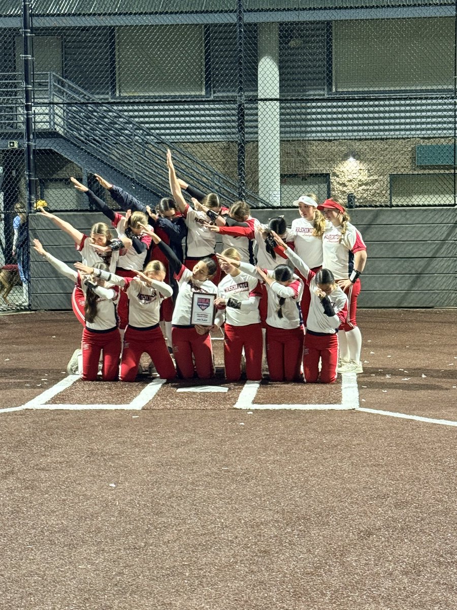MakenaVick2030's tweet photo. What a weekend! 2nd place in 16U Gold bracket with an exciting championship game. Thanks @ladyhawksgold - Apfel  for another fun tournament! ❤️💙

#yeahHAWKS #classof2030 #2030softball #springsoftball #usasoftball https://t.co/QBAnybZTRq