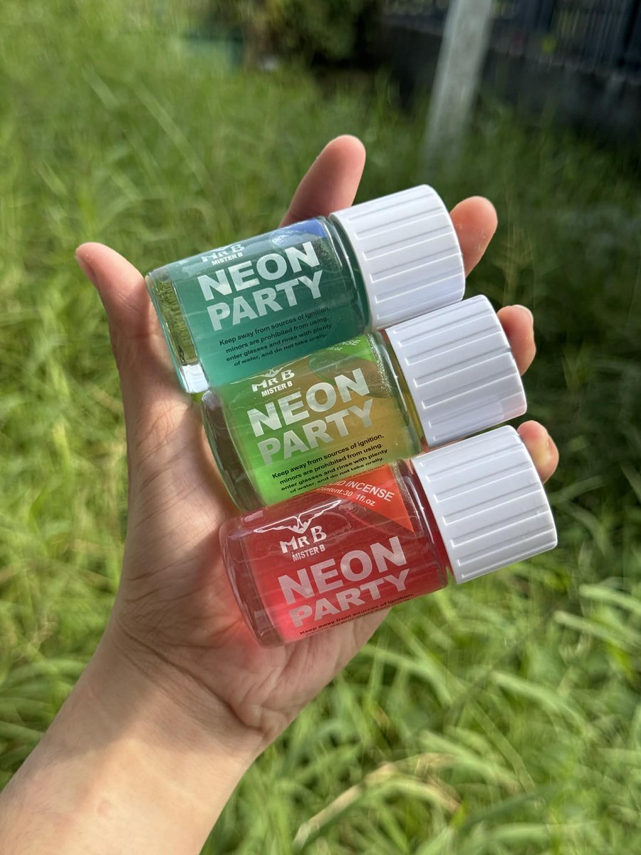 Thuan6216561's tweet photo. Mập quá chắc giảm cân để quay cho đẹp 
CHÍNH CHỦ 🌸
Neon 350k
Tặng 
2 hợp bao 
1 chai gel key
Kết bạn 0399–301—490 https://t.co/AajmMBezwV