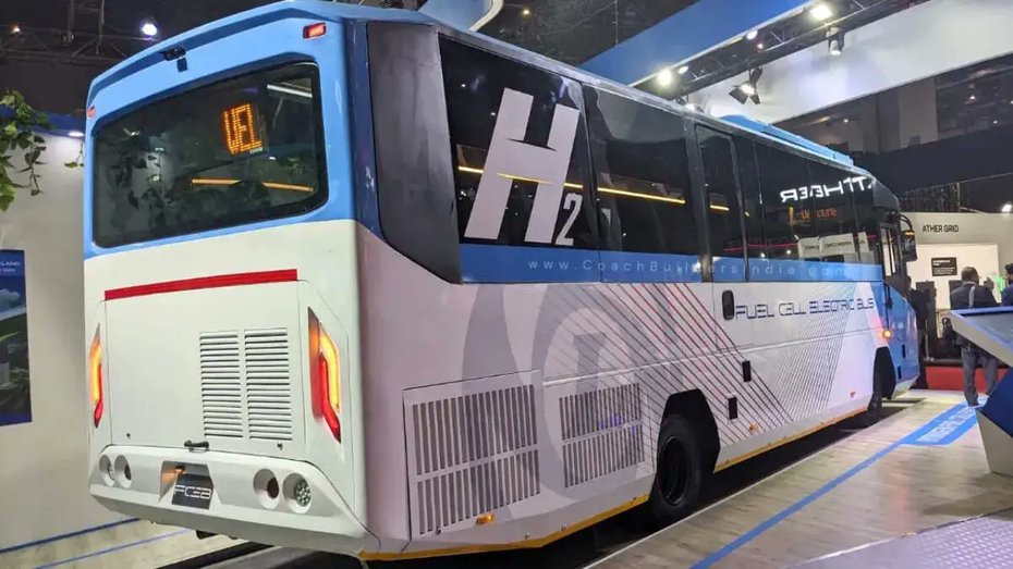fuelcellsworks's tweet photo. Cochin International Airport Ltd. will become India’s first airport to operate #hydrogen-powered buses.
Three #fuelcell buses will be deployed under Kerala’s Hydrogen Valley initiative, advancing clean airport mobility.
#HydrogenNow #H2Mobility
https://t.co/M7gApparGL https://t.co/OzFw6x52QT