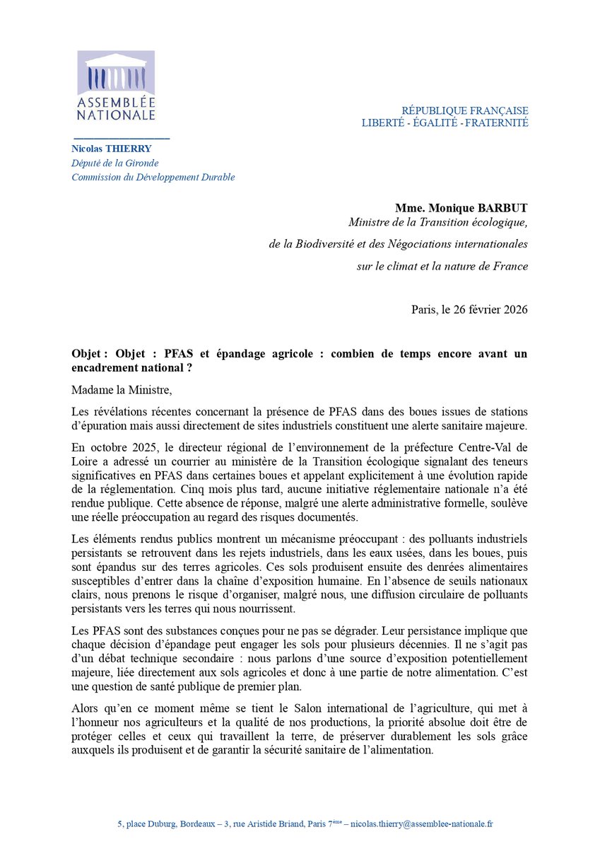 Disclose tweet media