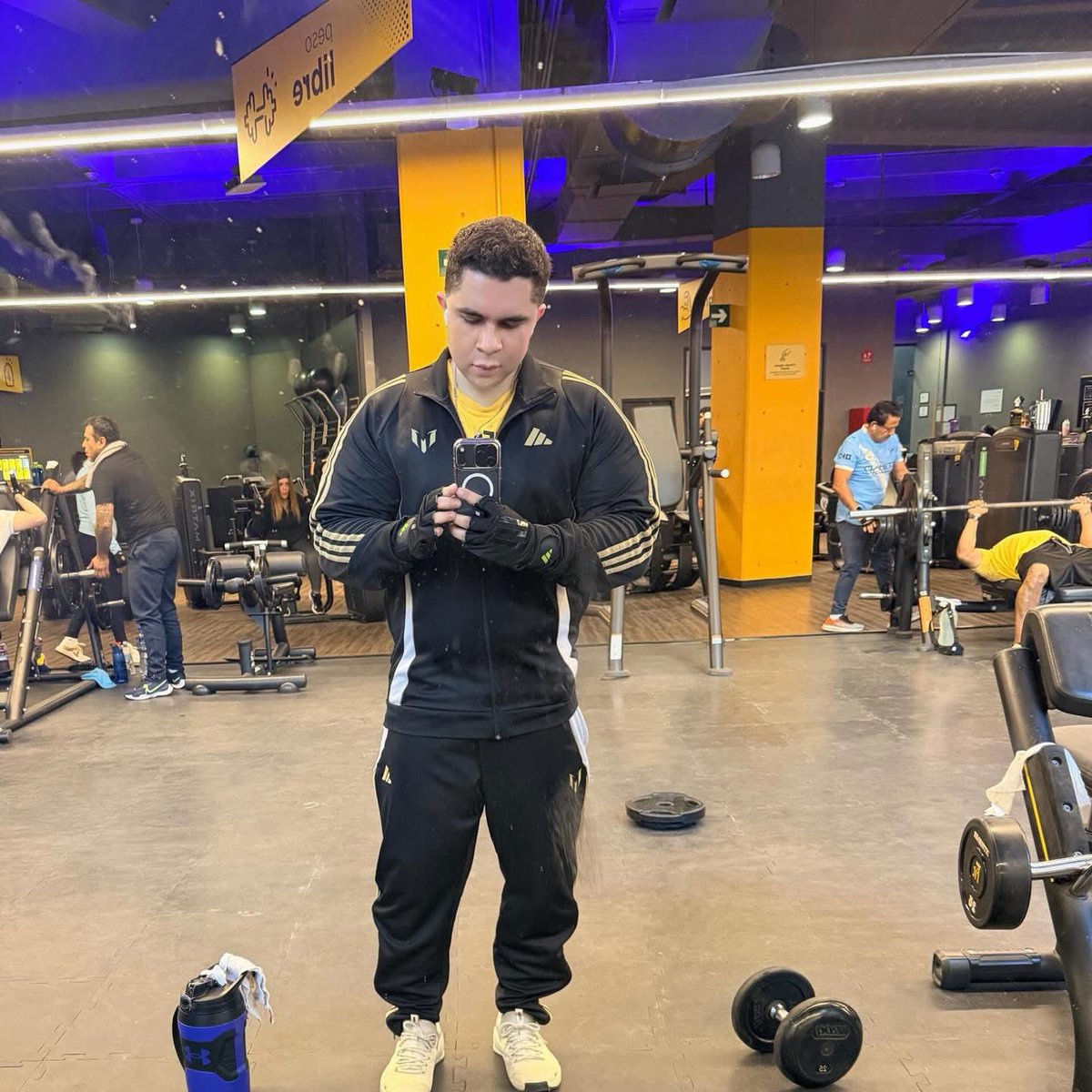 Howeverandever's tweet photo. ESTOY INICIANDO UN NUEVO ENTRENAMIENTO🔥PARA DESARROLLAR MAS MÚSCULO💪🏻FUERZA🔥Y RESISTENCIA⚡️DE LA QUE TENGO, VENGA VOS ESTOY MAS MOTIVADO😎QUE NUNCA⚡️ 
#gym #muscle #fitnnes #training #bodybuilding https://t.co/pHuCLKFZ1P