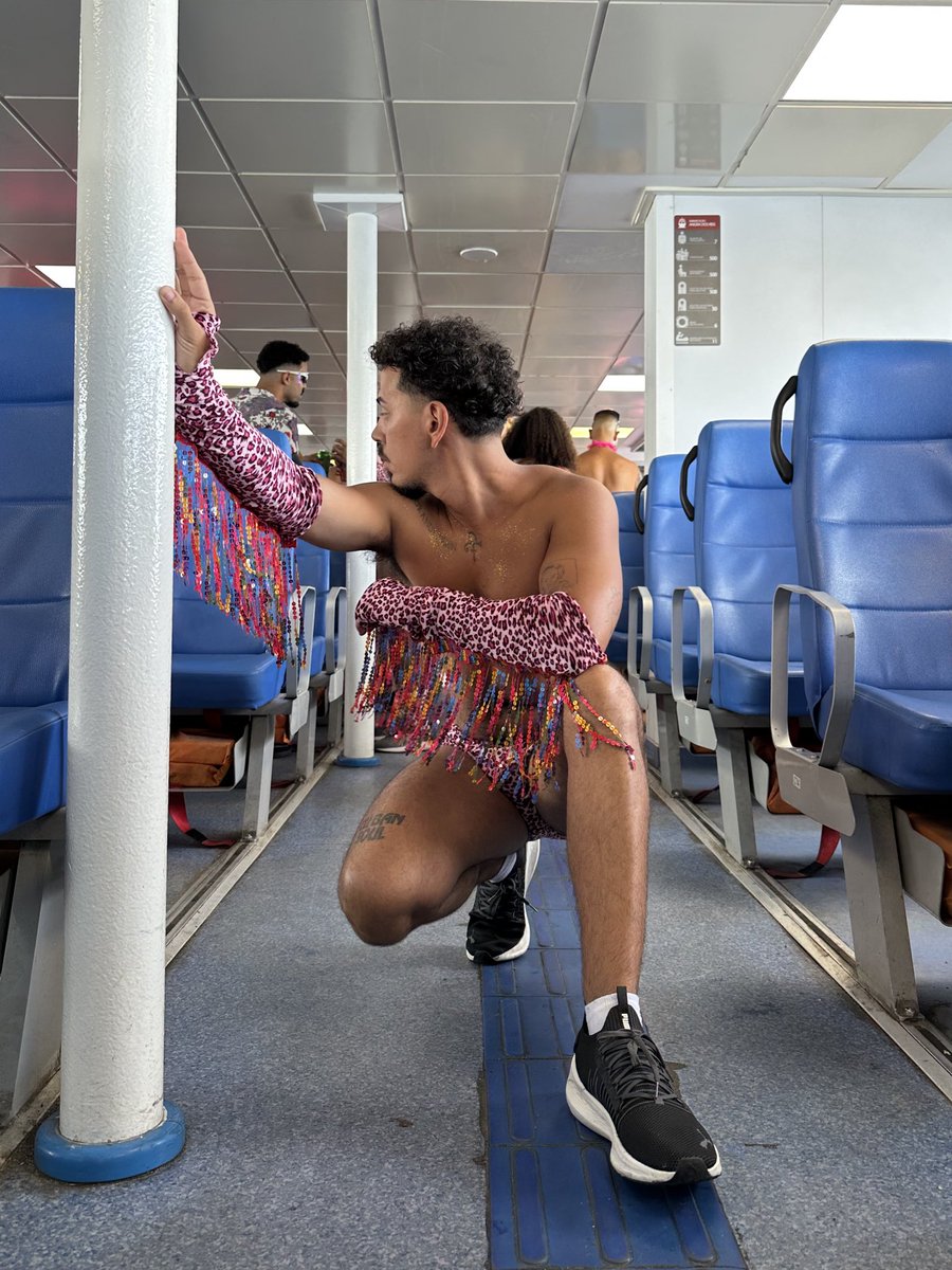 _eusouyuri's tweet photo. talvez não seja mais carnaval no brasil https://t.co/CPujB7EDCu