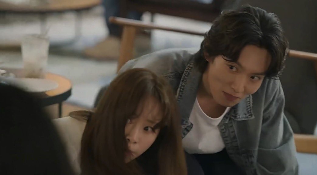 KangYuchild's tweet photo. This didn’t disappoint, loved their first interaction! Lee ki teak is so charming that Shin Ji Su looks more fun on screen than on paper!🤩
#ThePracticalGuideToLoveEp2 
#ThePracticalGuideToLove #HanJiMin #LeeKiTaek https://t.co/KpNaxo9LWB