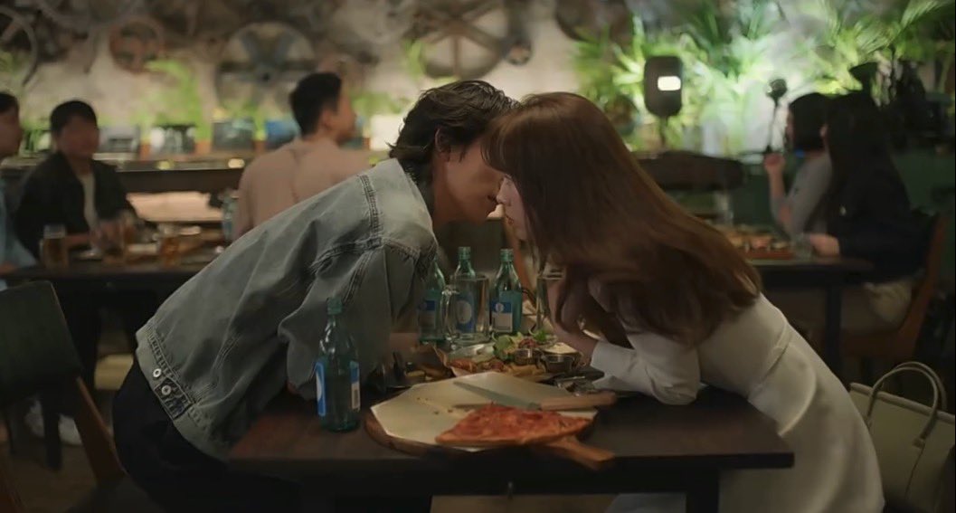 KangYuchild's tweet photo. This didn’t disappoint, loved their first interaction! Lee ki teak is so charming that Shin Ji Su looks more fun on screen than on paper!🤩
#ThePracticalGuideToLoveEp2 
#ThePracticalGuideToLove #HanJiMin #LeeKiTaek https://t.co/KpNaxo9LWB