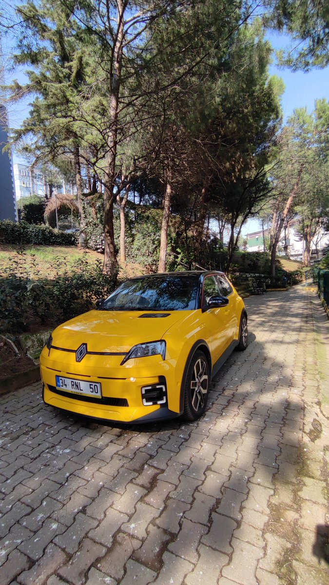 alkanhkn's tweet photo. Test Merkezi ☑️
Efsane Renault 5 elektrikli olarak geri döndü‼️

400 km menzil, ikonik tasarım; Renault 5 E-Tech⚡

📌150 HP güç 
📌245 Nm tork 
📌Batarya Kapasitesi (kWh)52
📌Bagaj Hacmi 326 litre 
📌0-100 Km Hızlanma: 7.5 saniye

https://t.co/4AhJdQCiis☑️
@RenaultTurkey https://t.co/M3DErb4FpW