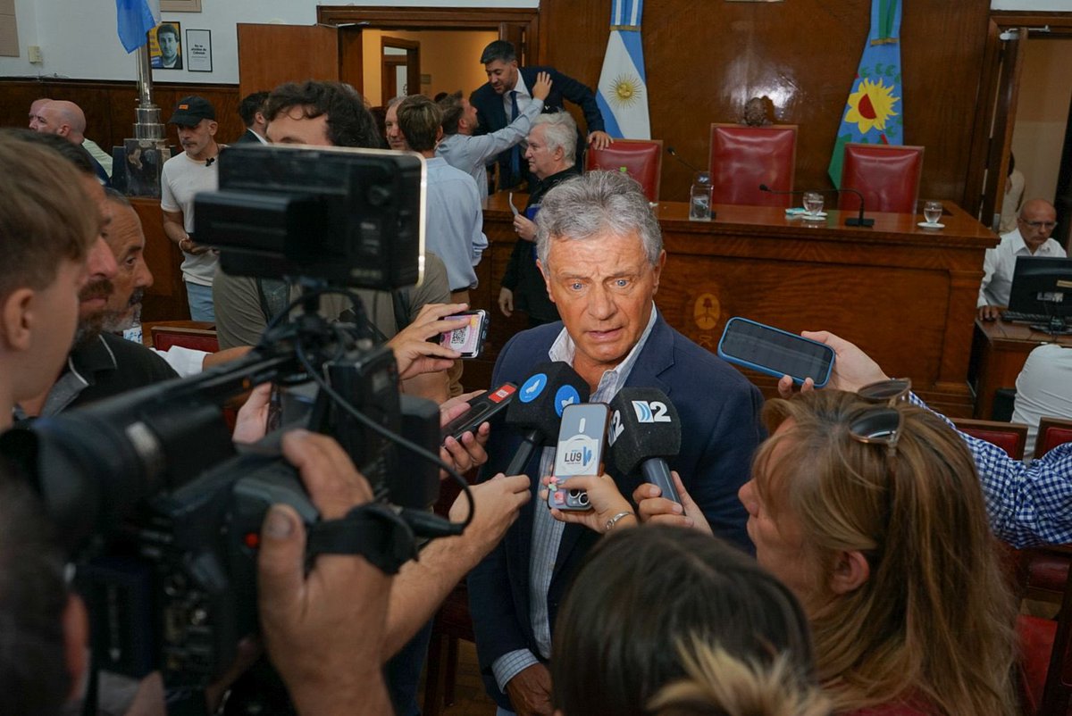 ▪️ En la apertura de sesiones ordinarias, el intendente Neme protagonizó una increíble celebración del abandono.
▪️ En lugar de convocar a todos los sectores sociales y políticos a construir una agenda de soluciones para los marplatenses, expuso un decálogo de eslóganes ya