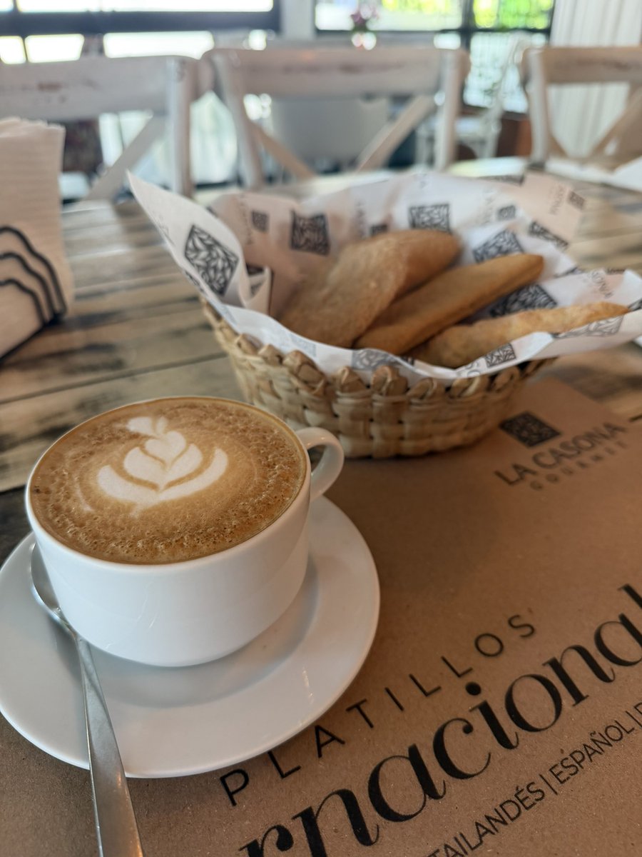 Cafecito con leche para decretar el inicio de una gran semana. 

Dios con nosotros.