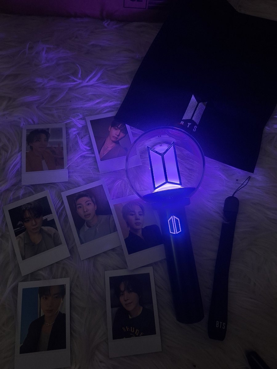 EuridiceVarna's tweet photo. My #armybomb arrived today! My very first #btslightstick! Imma cry idk!!! It's so beautiful!!! #BTS https://t.co/8FqVrbcfkh