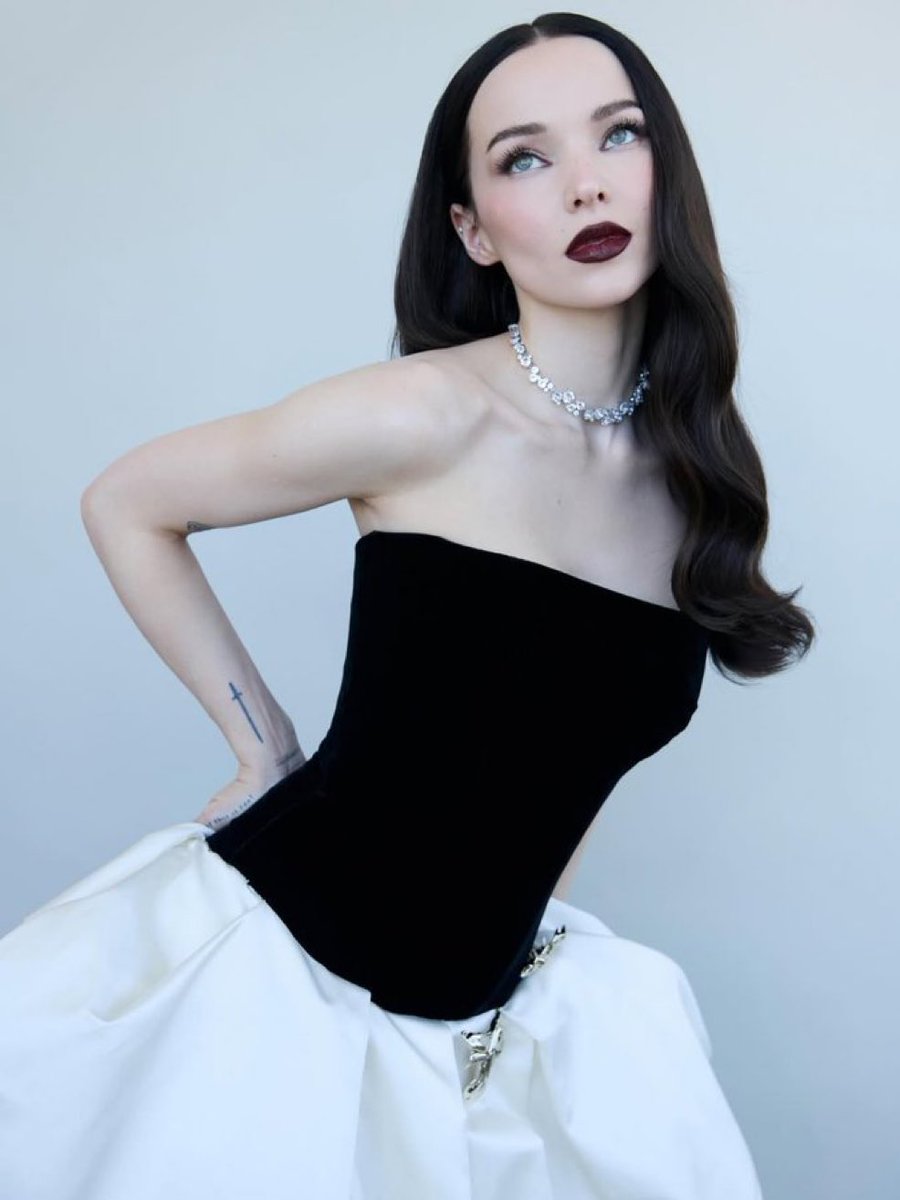 dovelyneverland's tweet photo. shit she would play such a hot vampire https://t.co/lnhwTHS9KQ