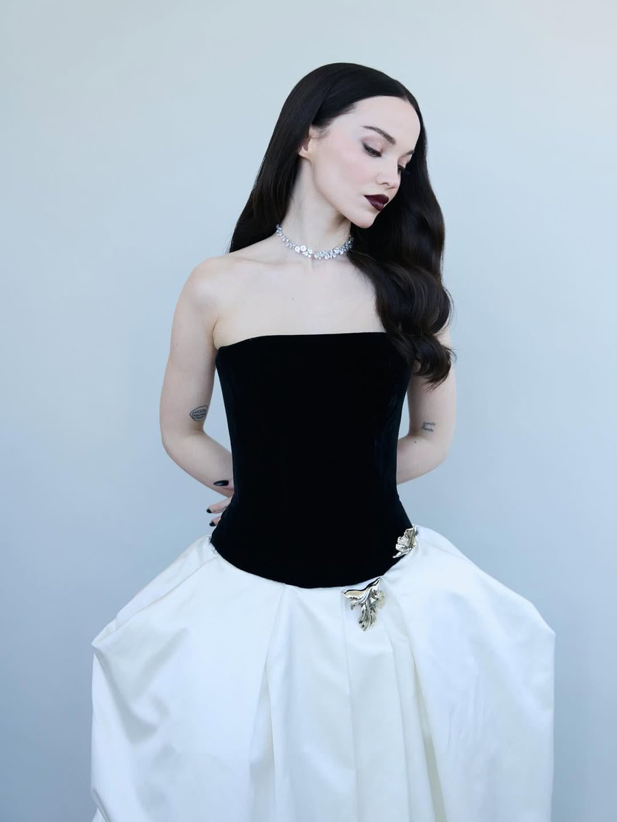 dovelyneverland's tweet photo. shit she would play such a hot vampire https://t.co/lnhwTHS9KQ